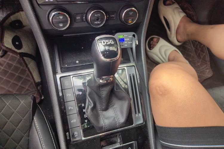 Used Skoda Superb 2018 TSI280 DSG Comfort Edition China V Standard Gear Lever