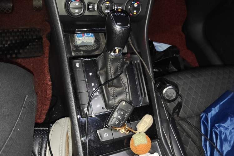 Used Skoda Superb 2018 TSI330 DSG Comfort Edition China V Standard Gear Lever