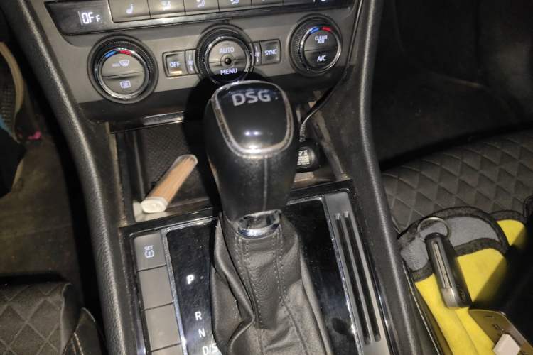 Used Skoda Superb 2018 TSI280 DSG Luxury Edition China V Standard Gear Lever