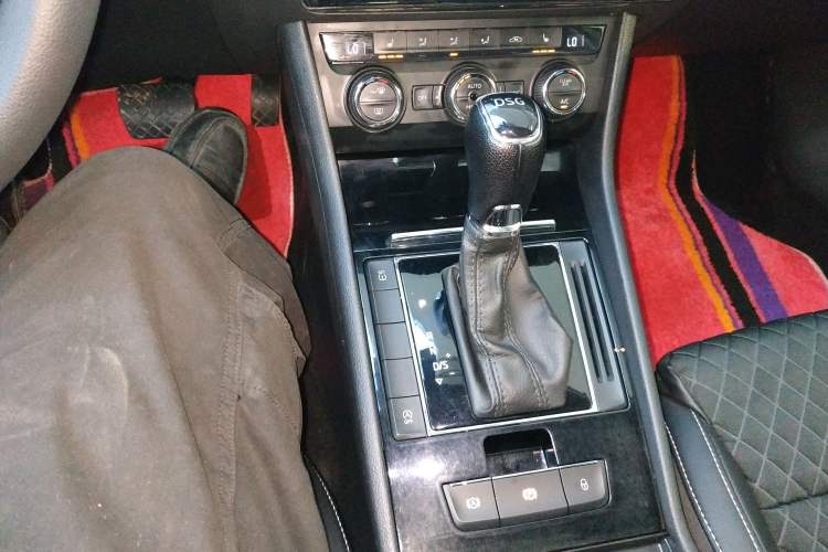 Used Skoda Superb 2018 TSI280 DSG Comfort Edition China V Standard Gear Lever