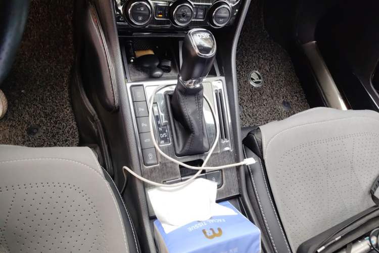 Used Skoda Superb 2018 TSI330 DSG Comfort Edition China V Standard Gear Lever