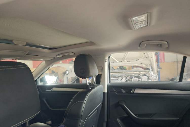 Used Skoda Superb 2018 TSI280 DSG Comfort Edition China V Standard Headliner