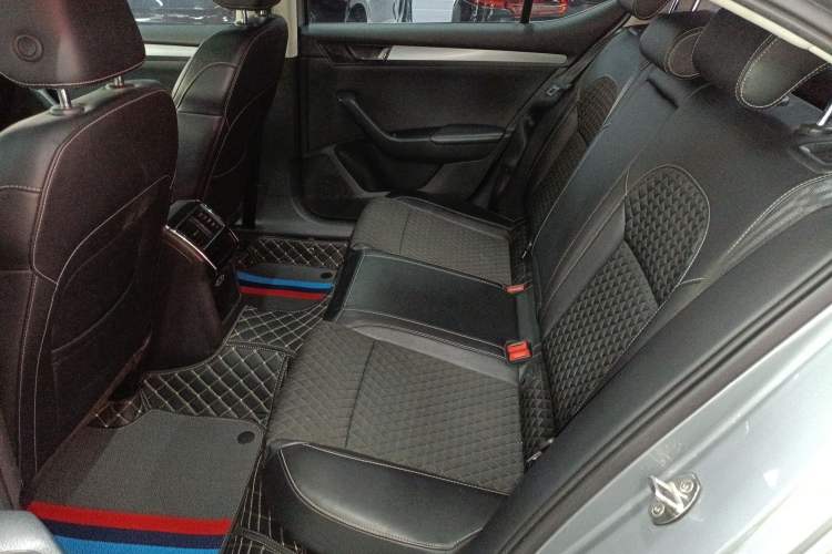 Used Skoda Superb 2018 TSI330 DSG Comfort Edition China V Standard Interior 4