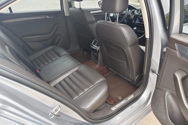 Used Skoda Superb 2018 TSI380 DSG Flagship Edition China V Standard Interior 4