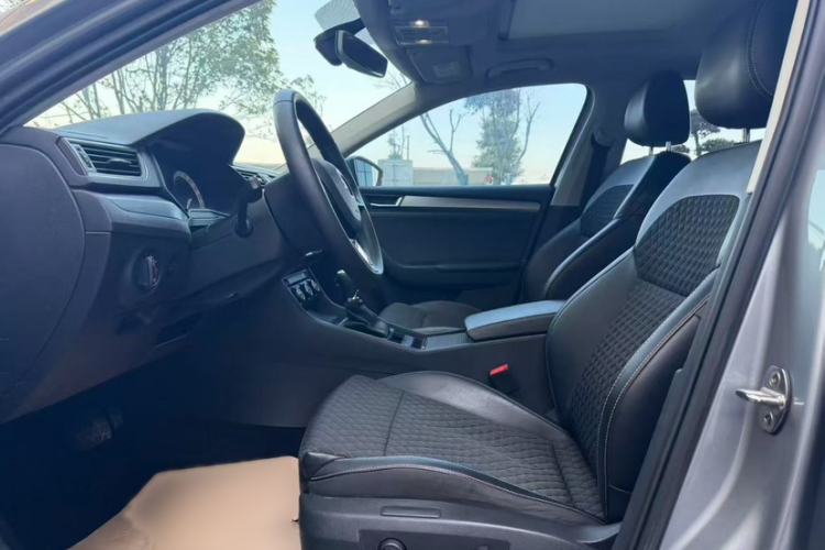 Used Skoda Superb 2018 TSI330 DSG Comfort Edition China V Standard Interior 6