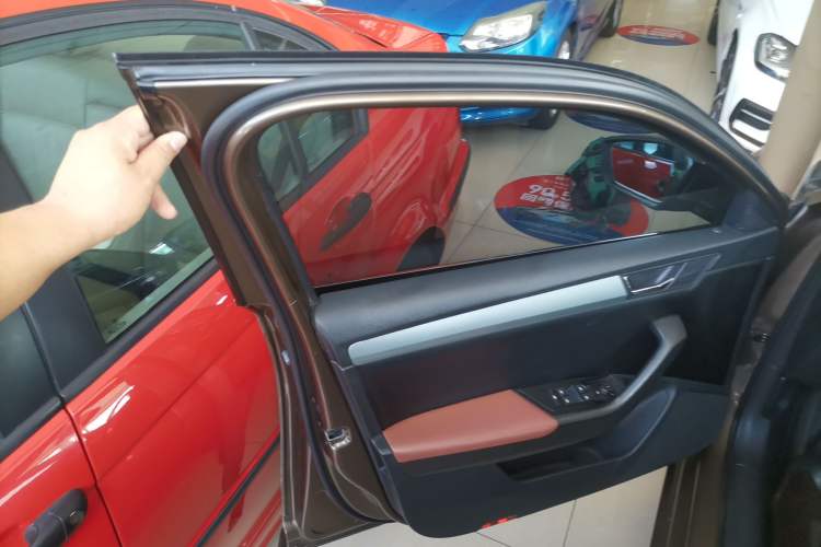 Used Skoda Superb 2018 TSI280 Manual Standard Edition China V Standards Left Front Door Interior