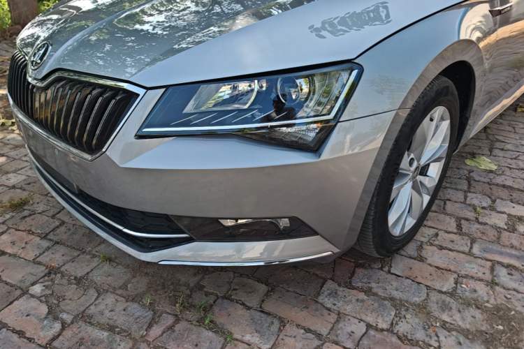 Used Skoda Superb 2018 TSI330 DSG Comfort Edition China VI Standard Left Front Headlight