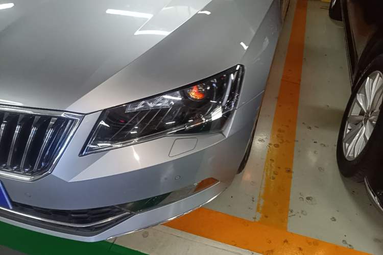 Used Skoda Superb 2018 TSI330 DSG Luxury Edition China V Standard Left Front Headlight