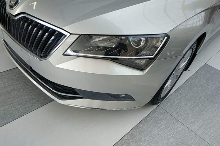 Used Skoda Superb 2018 TSI280 DSG Comfort Edition China V Standard Left Front Headlight