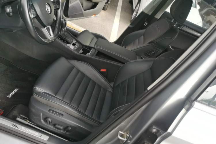 Used Skoda Superb 2018 TSI330 DSG Luxury Edition China V Standard Left Front Seat