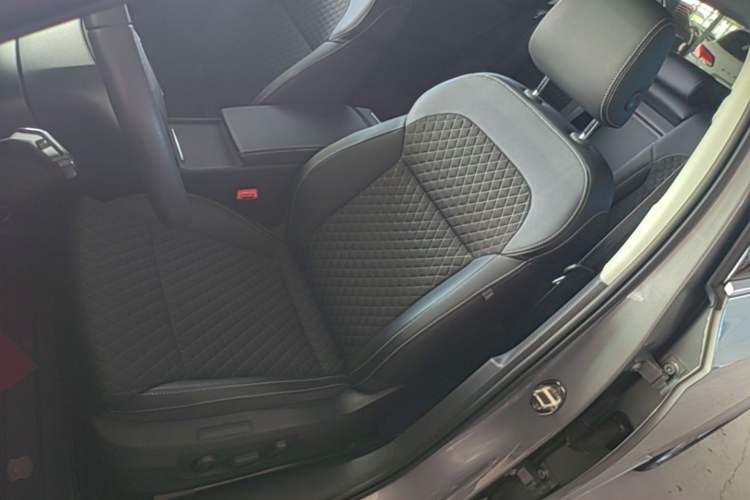 Used Skoda Superb 2018 TSI330 DSG Comfort Edition China V Standard Left Front Seat