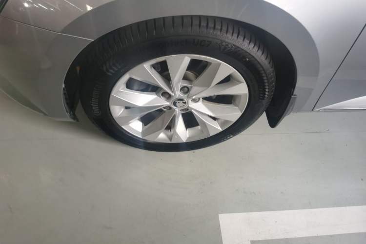 Used Skoda Superb 2018 TSI280 DSG Comfort Edition China V Standard Left Front Wheel Hub