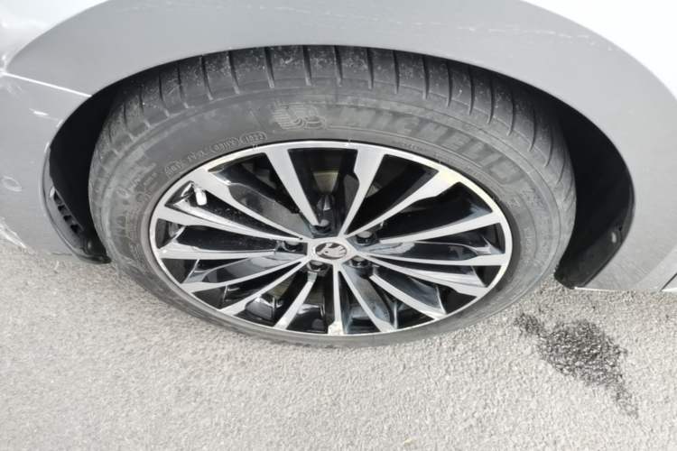 Used Skoda Superb 2018 TSI330 DSG Luxury Edition China V Standard Left Front Wheel Hub