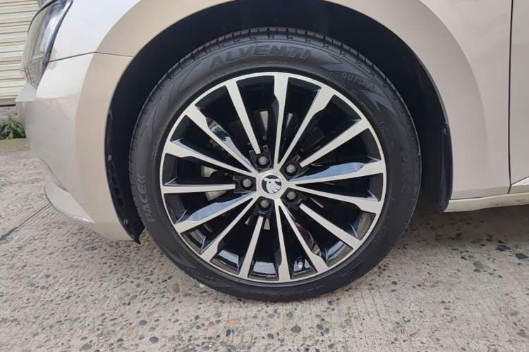Used Skoda Superb 2018 TSI330 DSG Comfort Edition China V Standard Left Front Wheel Hub