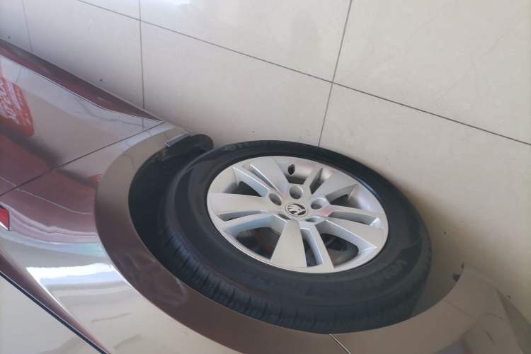 Used Skoda Superb 2018 TSI280 Manual Standard Edition China V Standards Left Front Wheel Hub