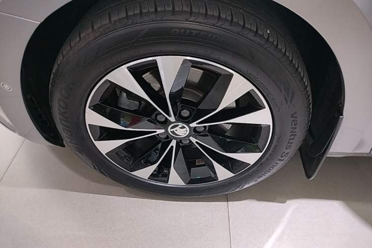 Used Skoda Superb 2018 TSI280 DSG Comfort Edition China V Standard Left Front Wheel Hub
