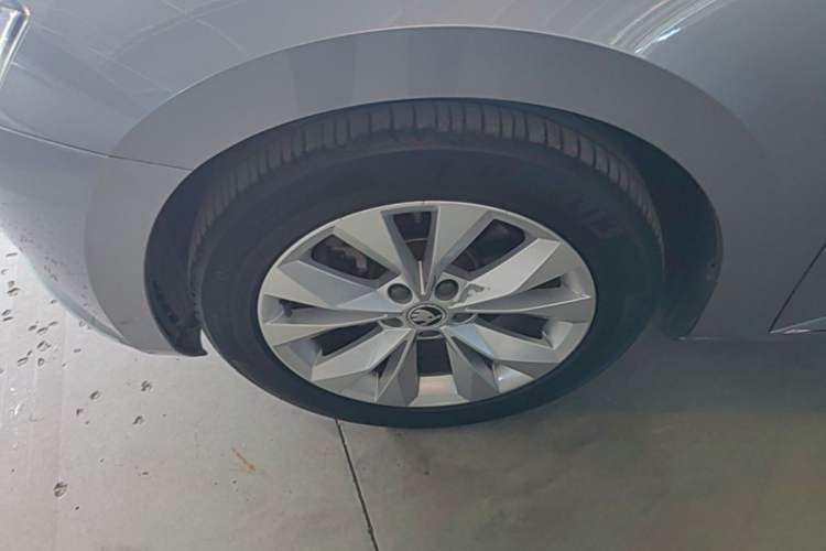Used Skoda Superb 2018 TSI330 DSG Comfort Edition China V Standard Left Front Wheel Hub