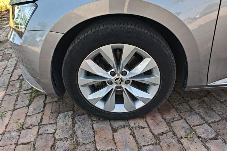 Used Skoda Superb 2018 TSI330 DSG Comfort Edition China VI Standard Left Front Wheel Hub