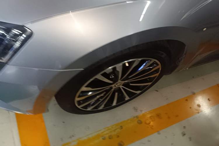 Used Skoda Superb 2018 TSI330 DSG Luxury Edition China V Standard Left Front Wheel Hub
