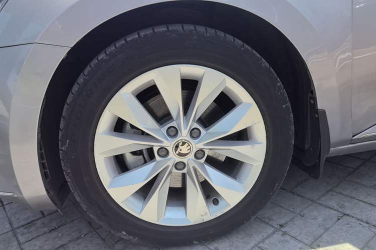 Used Skoda Superb 2018 TSI330 DSG Comfort Edition China V Standard Left Front Wheel Hub