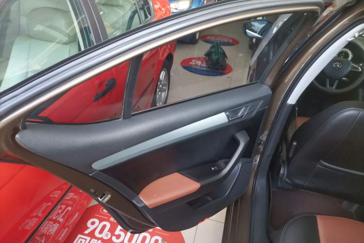 Used Skoda Superb 2018 TSI280 Manual Standard Edition China V Standards Left Rear Door Interior