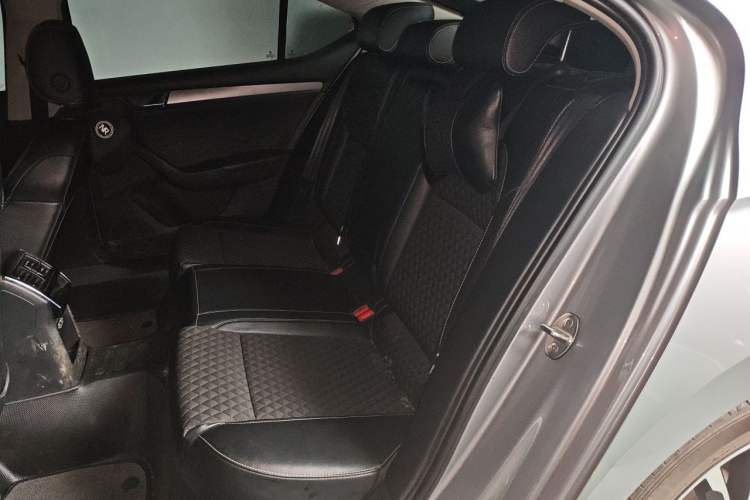 Used Skoda Superb 2018 TSI280 DSG Comfort Edition China V Standard Left Rear Seat
