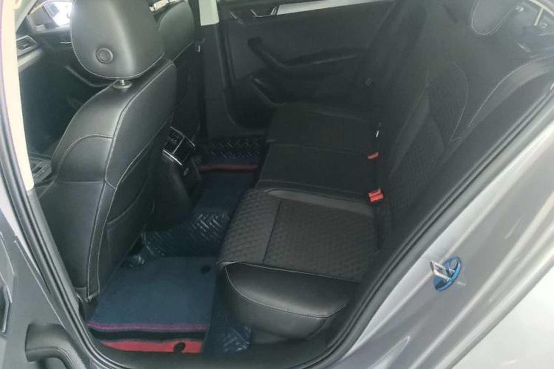 Used Skoda Superb 2018 TSI280 DSG Comfort Edition China V Standard Left Rear Seat