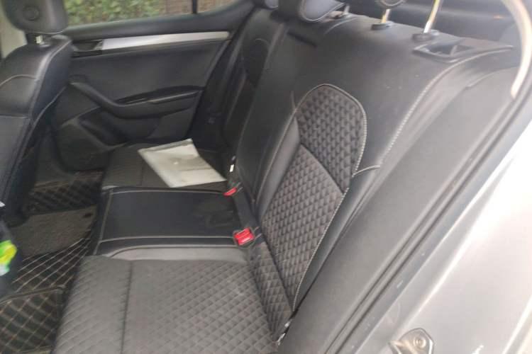 Used Skoda Superb 2018 TSI280 DSG Comfort Edition China V Standard Left Rear Seat