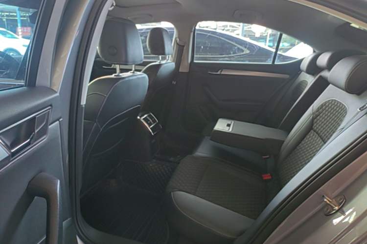 Used Skoda Superb 2018 TSI330 DSG Comfort Edition China V Standard Left Rear Seat