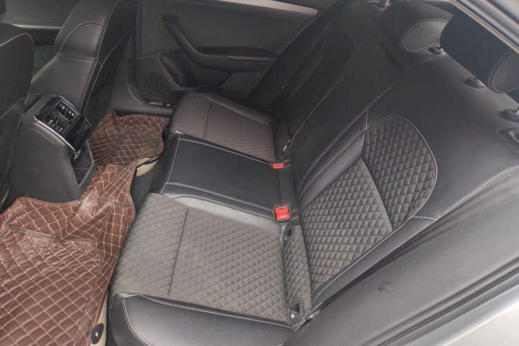 Used Skoda Superb 2018 TSI280 DSG Comfort Edition China V Standard Left Rear Seat