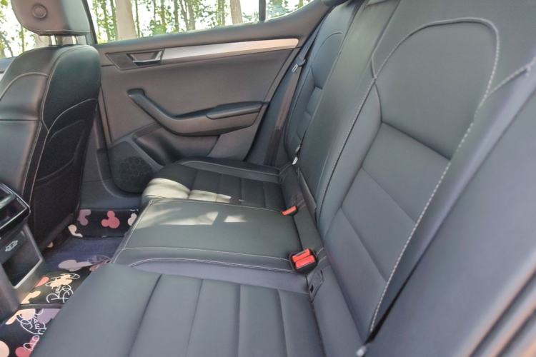Used Skoda Superb 2018 TSI330 DSG Comfort Edition China VI Standard Left Rear Seat