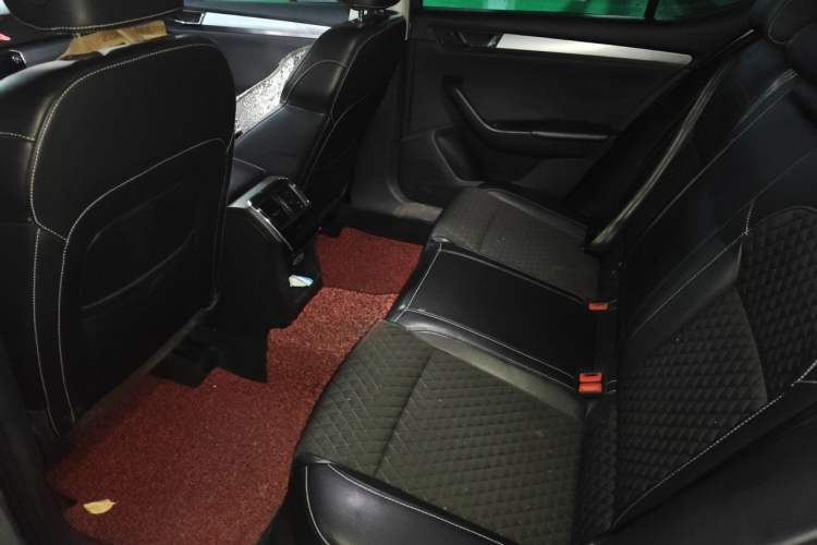 Used Skoda Superb 2018 TSI330 DSG Comfort Edition China V Standard Left Rear Seat