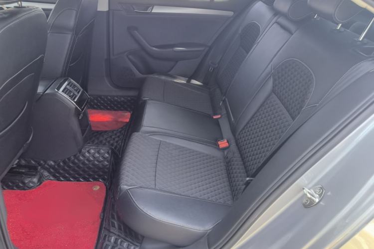 Used Skoda Superb 2018 TSI330 DSG Comfort Edition China V Standard Left Rear Seat