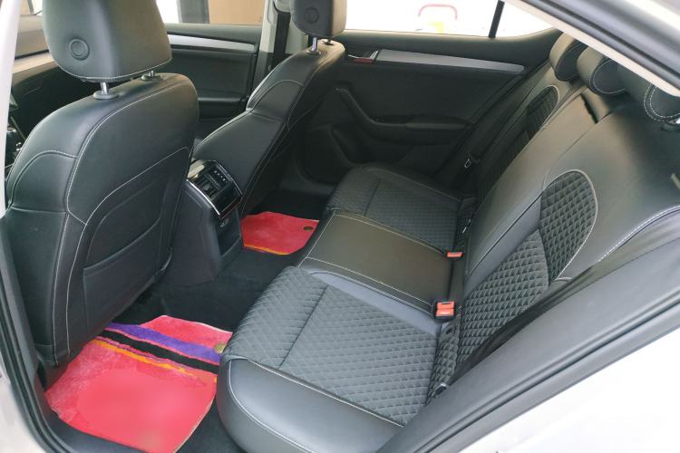 Used Skoda Superb 2018 TSI280 DSG Comfort Edition China V Standard Left Rear Seat