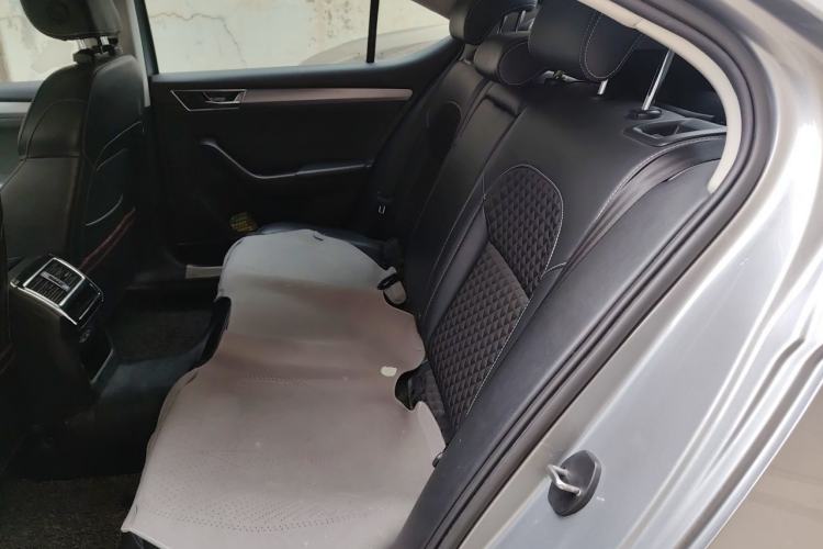 Used Skoda Superb 2018 TSI330 DSG Comfort Edition China V Standard Left Rear Seat