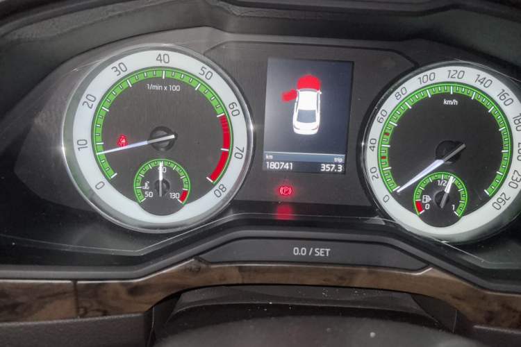 Used Skoda Superb 2018 TSI380 DSG Flagship Edition China V Standard Odometer Close Up