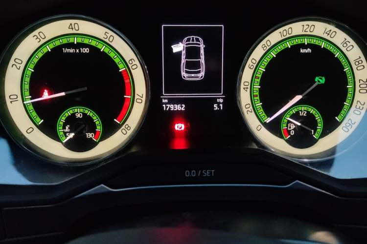 Used Skoda Superb 2018 TSI280 DSG Comfort Edition China V Standard Odometer Close Up