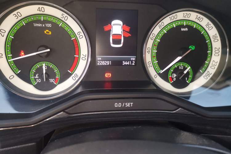 Used Skoda Superb 2018 TSI330 DSG Luxury Edition China V Standard Odometer Close Up