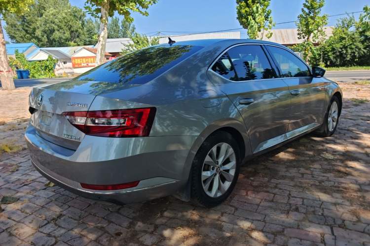 Used Skoda Superb 2018 TSI330 DSG Comfort Edition China VI Standard Rear Right 45 Deg