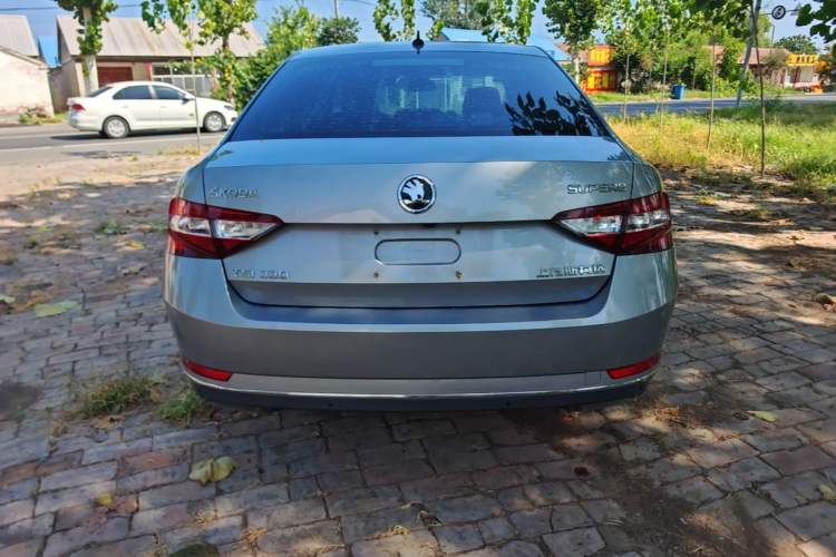 Used Skoda Superb 2018 TSI330 DSG Comfort Edition China VI Standard Rear