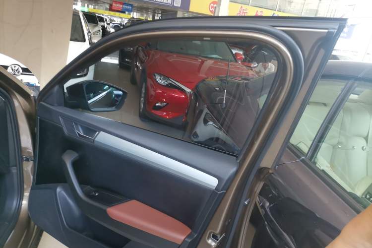 Used Skoda Superb 2018 TSI280 Manual Standard Edition China V Standards Right Front Door Interior