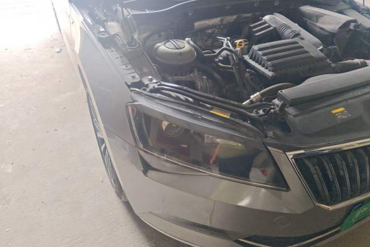 Used Skoda Superb 2018 TSI280 DSG Comfort Edition China V Standard Right Front Headlight