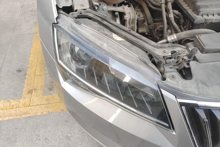 Used Skoda Superb 2018 TSI280 DSG Comfort Edition China V Standard Right Front Headlight