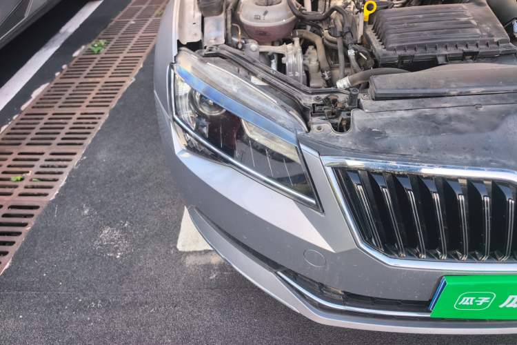 Used Skoda Superb 2018 TSI280 DSG Comfort Edition China V Standard Right Front Headlight