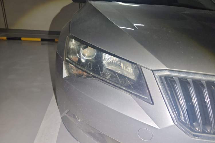 Used Skoda Superb 2018 TSI280 DSG Comfort Edition China V Standard Right Front Headlight