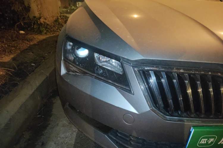 Used Skoda Superb 2018 TSI280 DSG Comfort Edition China V Standard Right Front Headlight