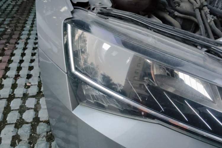 Used Skoda Superb 2018 TSI280 DSG Comfort Edition China V Standard Right Front Headlight