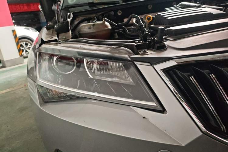 Used Skoda Superb 2018 TSI280 DSG Comfort Edition China V Standard Right Front Headlight