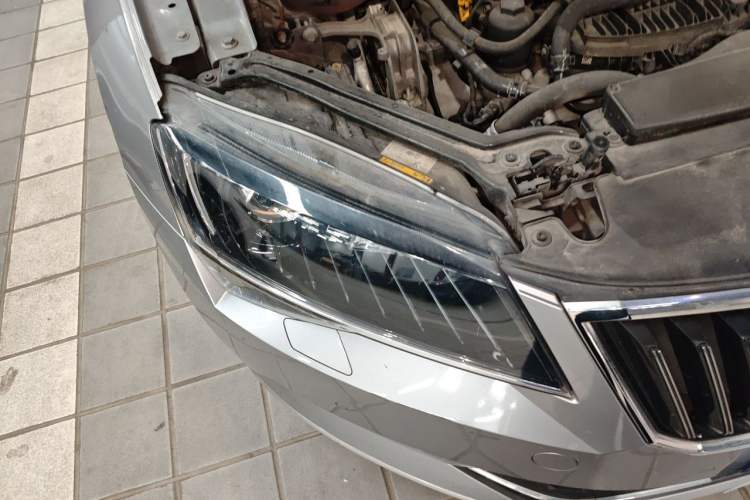 Used Skoda Superb 2018 TSI330 DSG Luxury Edition China V Standard Right Front Headlight