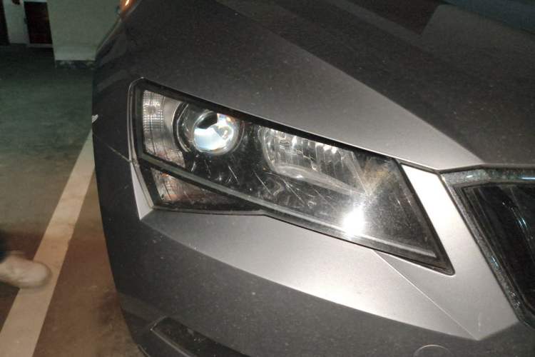 Used Skoda Superb 2018 TSI280 DSG Comfort Edition China V Standard Right Front Headlight